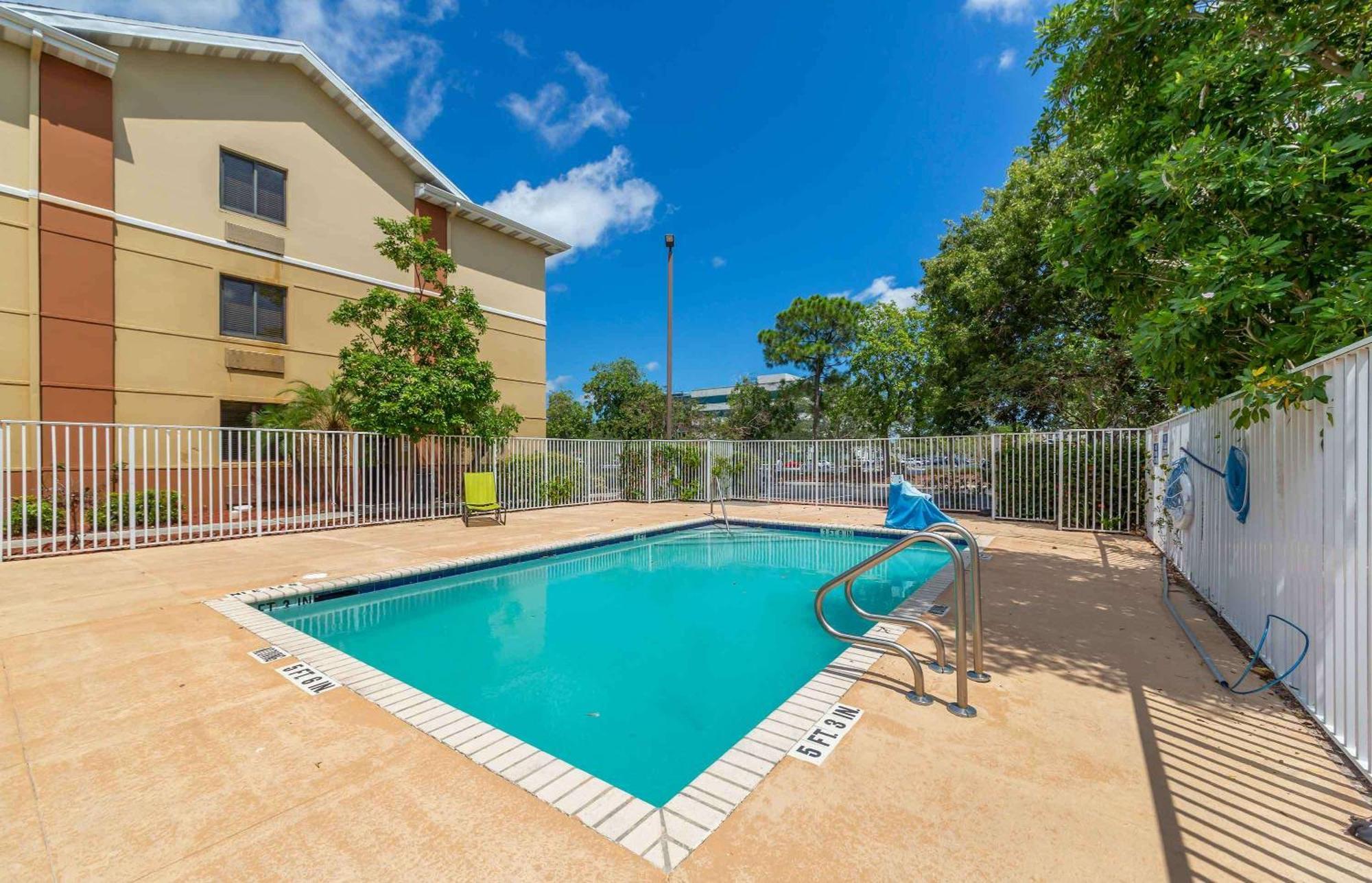 Extended Stay America Suites - Fort Lauderdale - Cypress Creek - Nw 6Th Way Bagian luar foto